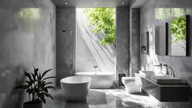 Ferah ve modern açık gri banyo tasarımı, şık detaylar ve minimalist çizgilerle.
