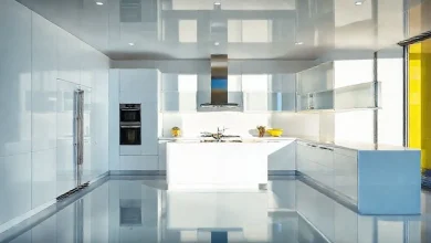 Açık mutfak rengi seçimi: Kolay temizlenen yüzeyler ve pratik çözümler. Modern mutfak dekorasyonu.