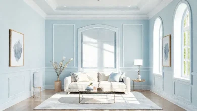 Minimalist evde açık mavi duvarlar, modern dekorasyon. 2026'nın şık boya trendi ile ferah ve aydınlık bir yaşam alanı.