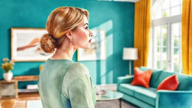 Evde zıt renklerle çarpıcı kontrast yaratma. İç mekanda modern dekorasyon ve canlı renk uyumu.